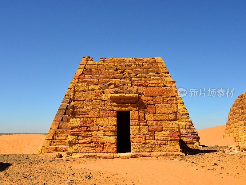 梅罗金字塔-撒哈拉沙漠中的努比亚坟墓-联合国教科文组织世界遗产，苏丹Begarawiyah - N5金字塔，Arikhankharer王子，Amanitore的儿子